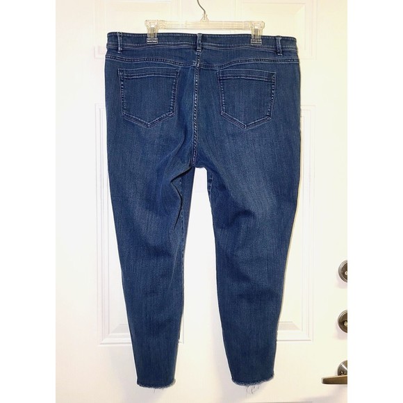 J Jill Jeans Authentic Fit Size 18 Med Wash Denim Slim Ankle Frayed Curved Hem - Picture 6 of 12